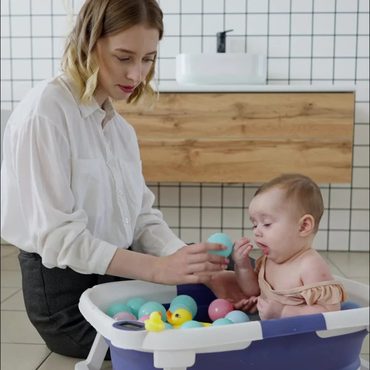 Newborn Baby Bath Tub Bath Tub Household Baby Bath Tub Large Folding Baby Bath Tub Can Sit or Lie Down to Feel Warm