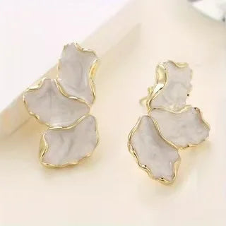 2PC Women's Fashion Forest Maple Leaf Drip Oil Flower Earrings, Sweet and Elegant, Lightweight and Luxurious Colorful Petal Earr