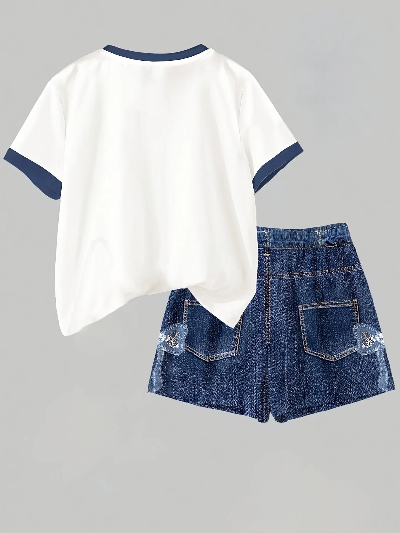 Girls' Casual Short-Sleeved Outfit, Girls' Short-Sleeved T-Shirt with Bow Pattern Print Paired with High-Waisted Elastic Faux Denim Shorts Two-Piece Set, Suitable for Children Aged 8-12, for Summer, Home, School, Outings, and