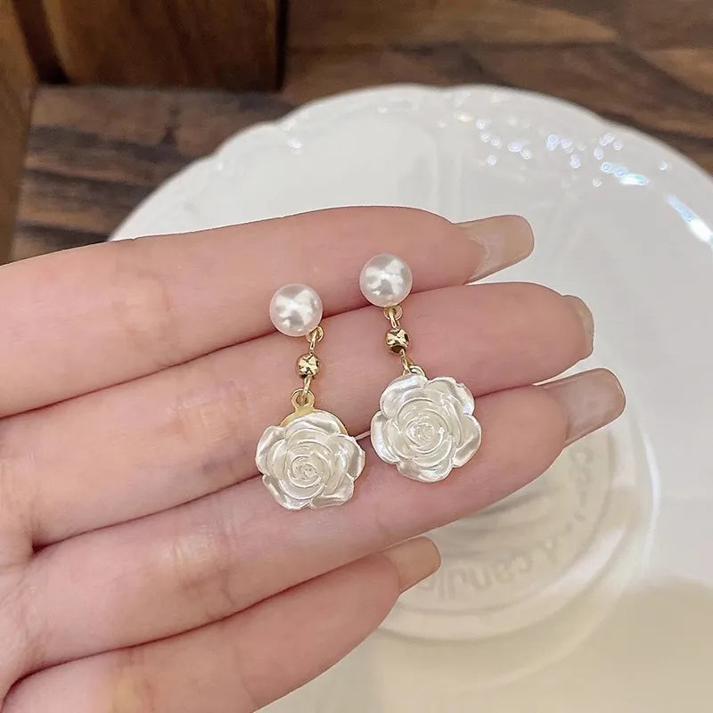Trendy Temperament Long Pearls No Hole Clip Earrings Imitation Pearl Shell Tassel Long Clip on Earrings on Pierced Ears Women