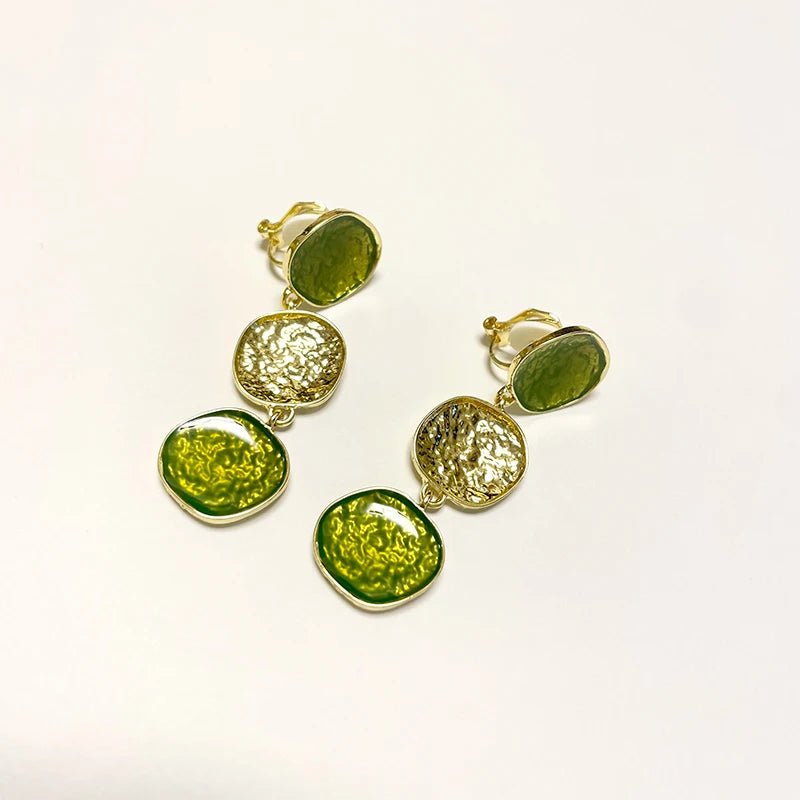 Vintage Medieval Luxury Rhinestone-set Oval Clip on Earrings Non Pierced for Women Retro White Geometric Pearl Ears Clip Jewelry