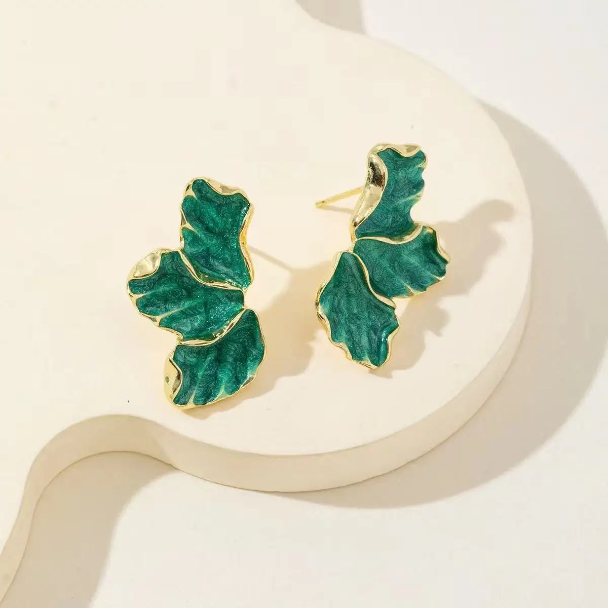 2PC Women's Fashion Forest Maple Leaf Drip Oil Flower Earrings, Sweet and Elegant, Lightweight and Luxurious Colorful Petal Earr