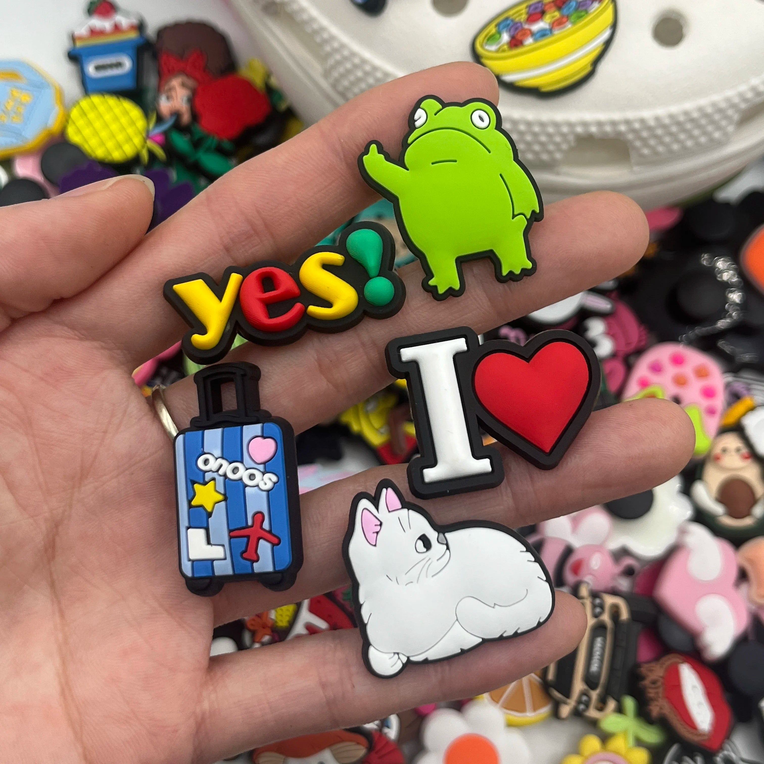 30-200Pcs Random Mixed Shoe Charms Decoration Fit Bubble Slides Clog Sandals Ornament Shoes Accessories Pins kids Party Gifts
