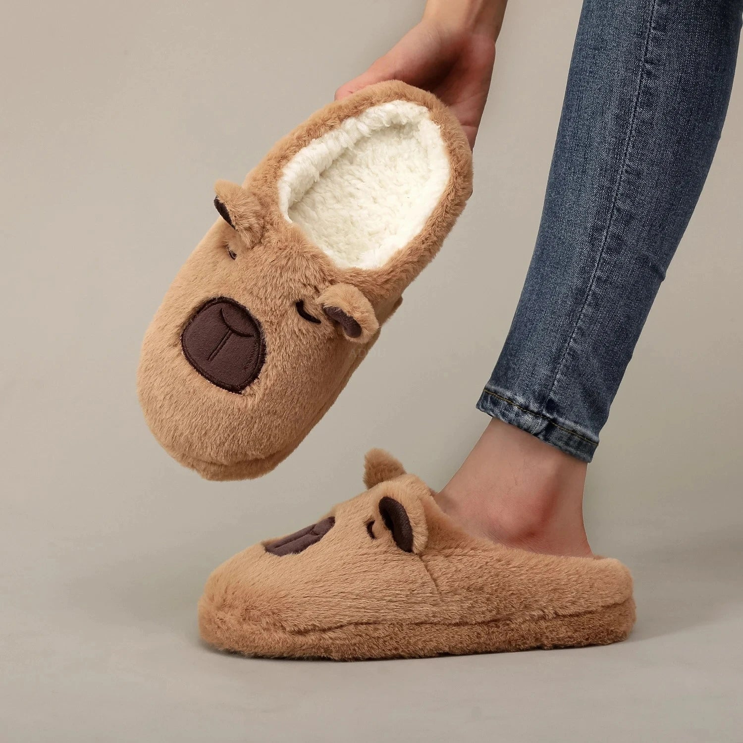 A Pair of Brown Plush Kapibara Animal Patterns,Comfortable Furry Slippers for Men and Women, Lightweight, Comfortable Shoes