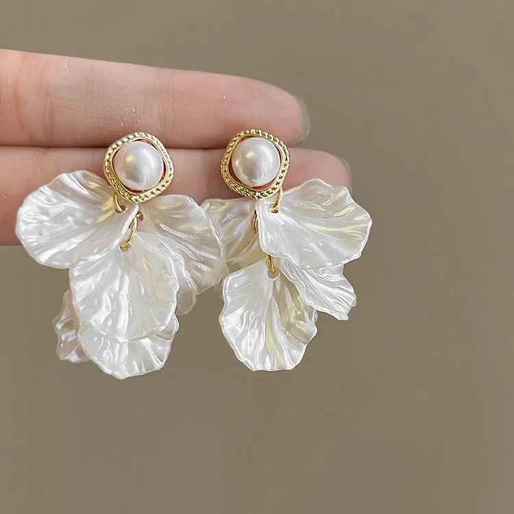 Trendy Temperament Long Pearls No Hole Clip Earrings Imitation Pearl Shell Tassel Long Clip on Earrings on Pierced Ears Women