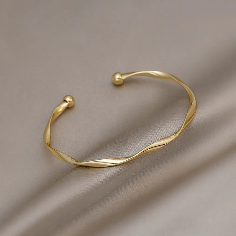 Golden Charm Bangles for Women Minimalism Fashion Twisted Couple Cuff Bracelet 2023 New Trendy Jewelry Girls Wedding Gift