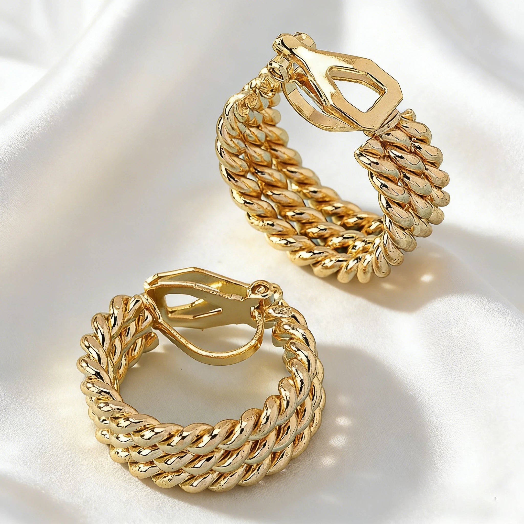 2026 Trendy Gold Crisscross Wide Hoop Clip-On Earrings for Non-Pierced Ears Minimalist Chunky C-Shaped Luxury Statement Jewelry