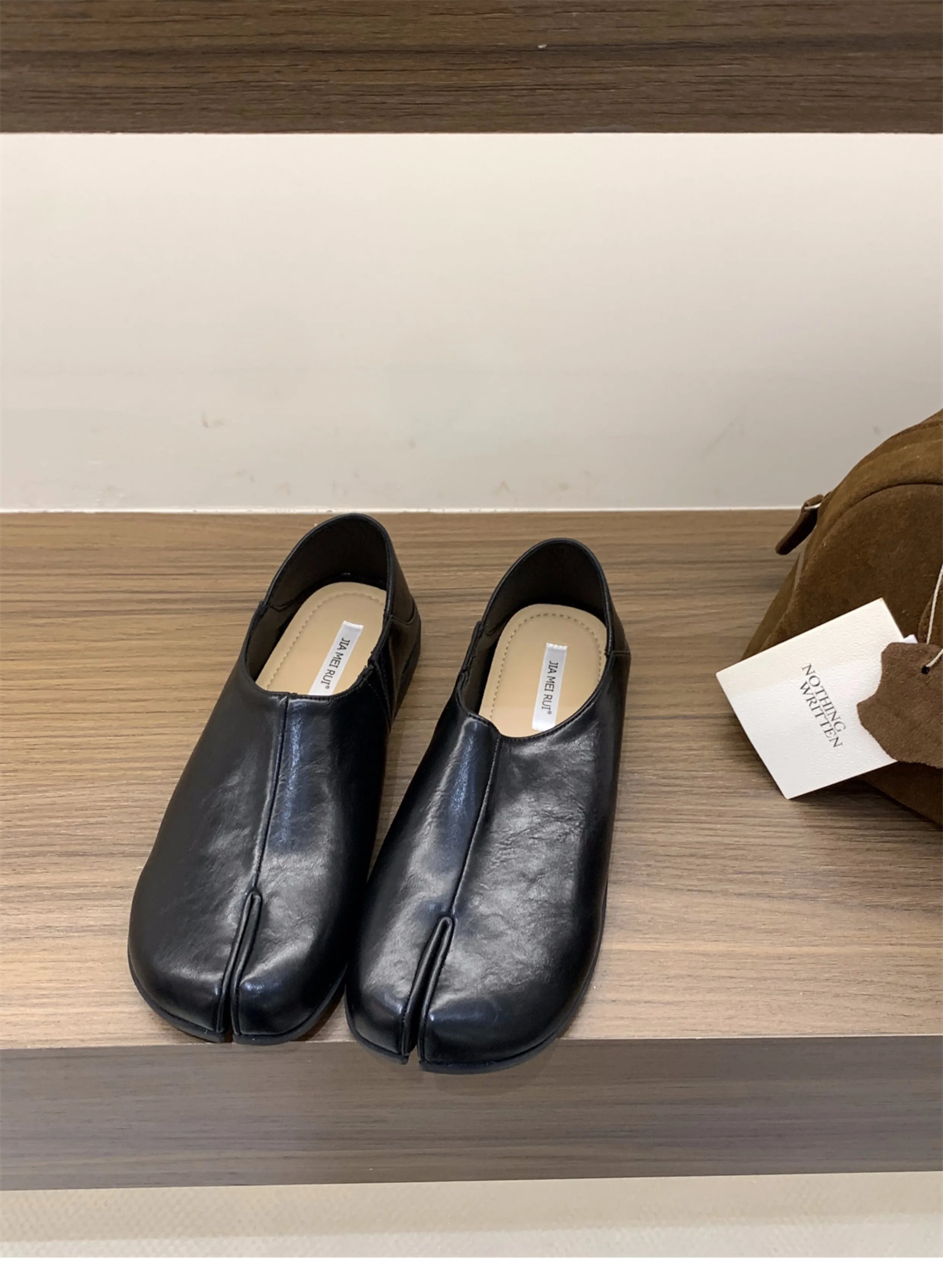 2025 Japanese Style Tabi Ninja Shoes Women Retro Suede Flats Split Hoof Toe Boat Shoes Femme Mary Jeans Mocasines Ballerina Shoe