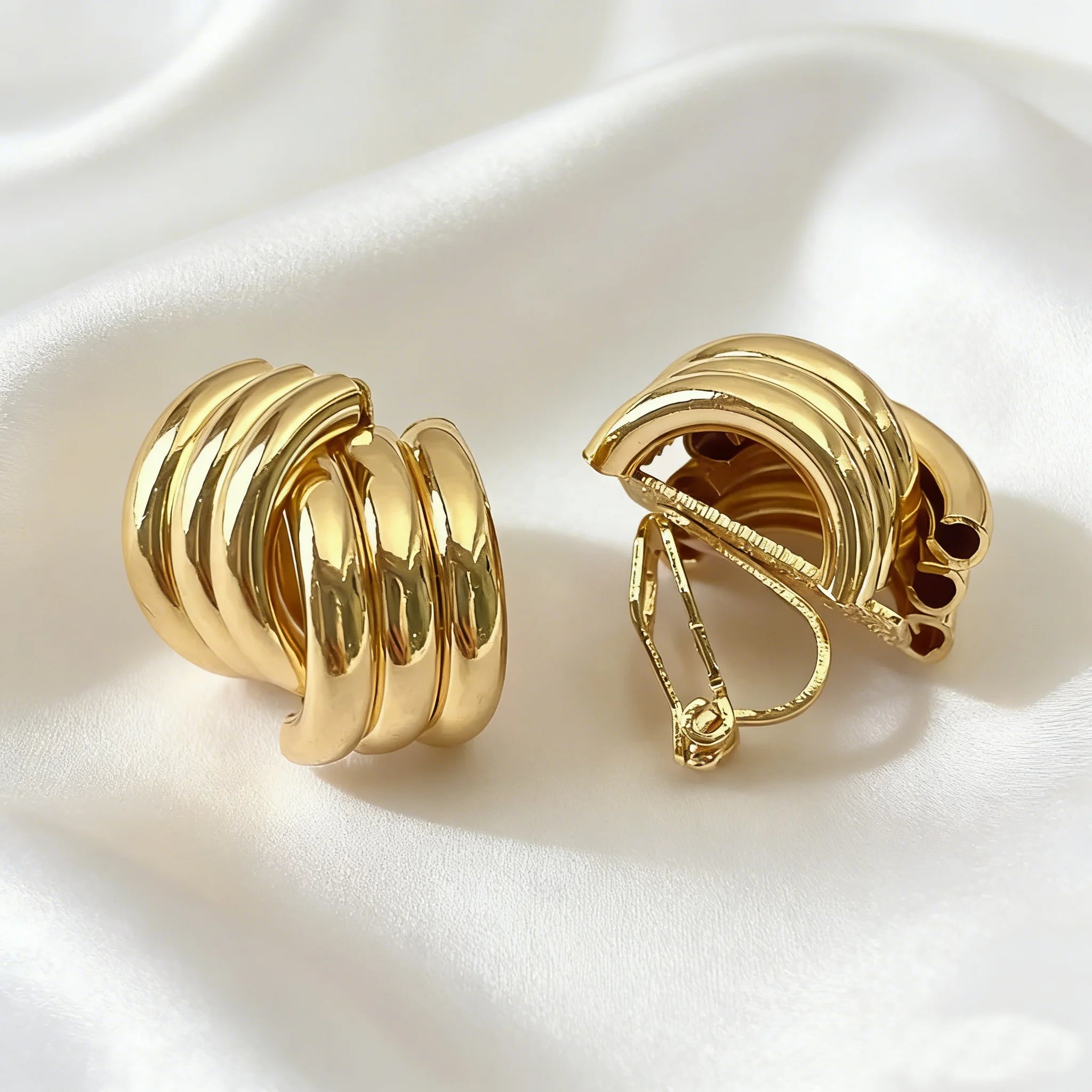 2026 Trendy Gold Crisscross Wide Hoop Clip-On Earrings for Non-Pierced Ears Minimalist Chunky C-Shaped Luxury Statement Jewelry