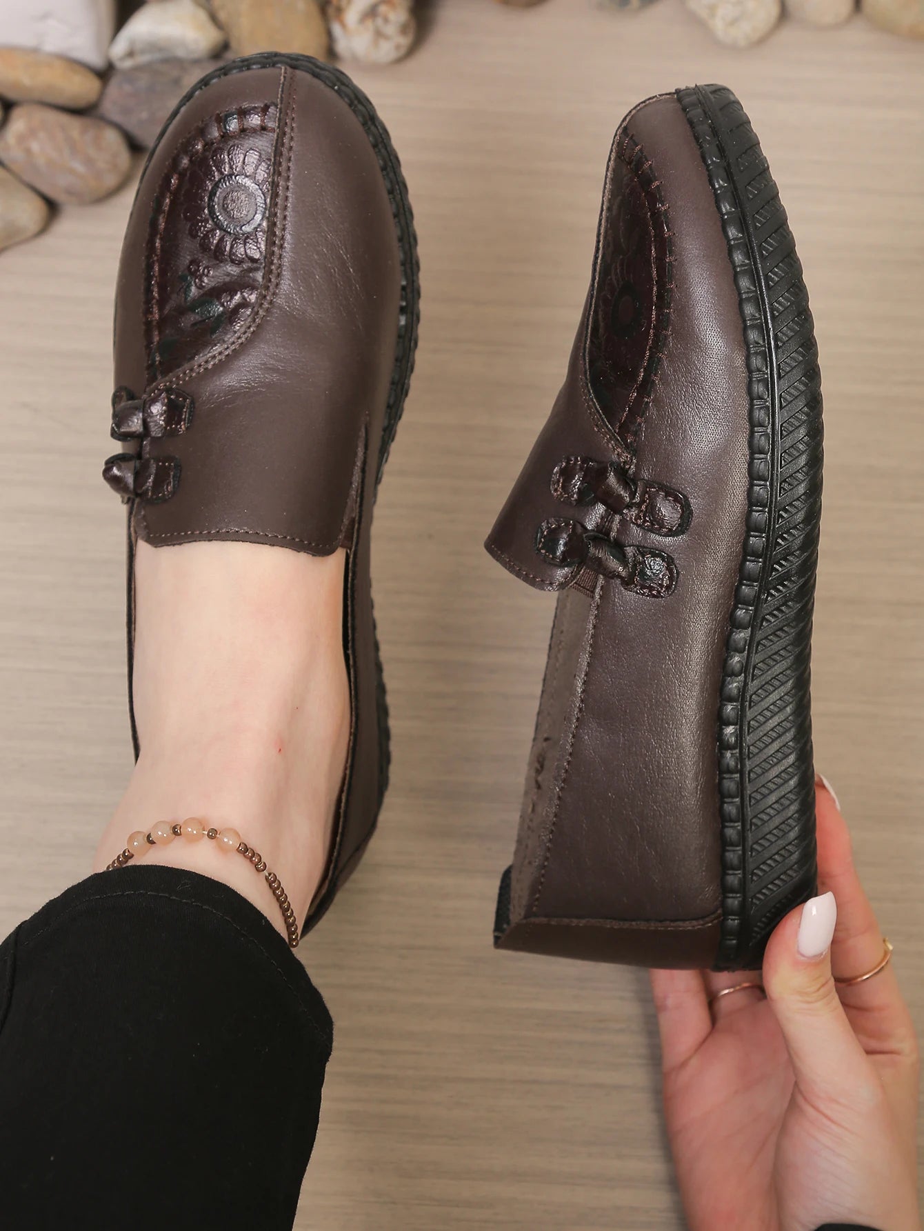 Women's leather flat shoes, spring and autumn women's loafers， single classic mom shoes, anti-slip comfortable and free shipping