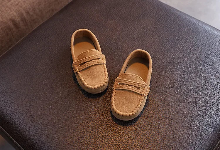 2025 New Fashion Kids Moccasins Soft Bottom Children Flats Retro Classic Boys Girls Casual Shoes Soild Color Versatile Non-slip