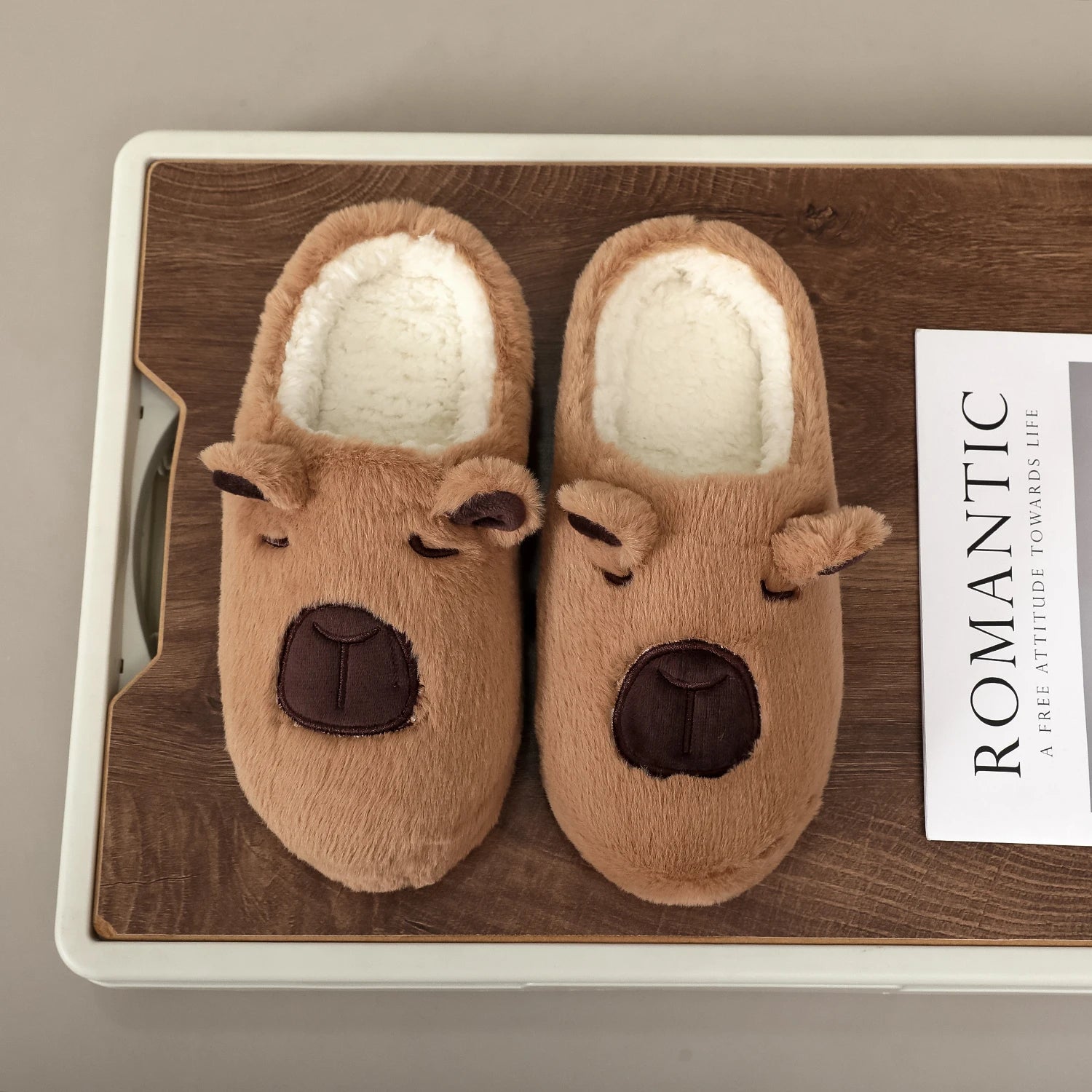 A Pair of Brown Plush Capybara Animal-Patterned Furry Home Slippers with Soft Soles, Comfortable and Warm, Non-Slip Indoor Slippers Suitable for Men and Women, Lightweight, Silent, and Comfortable Shoes, the Perfect Holiday G