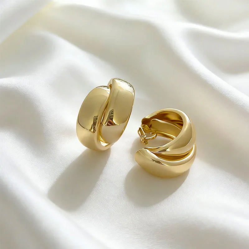 2026 Trendy Gold Crisscross Wide Hoop Clip-On Earrings for Non-Pierced Ears Minimalist Chunky C-Shaped Luxury Statement Jewelry