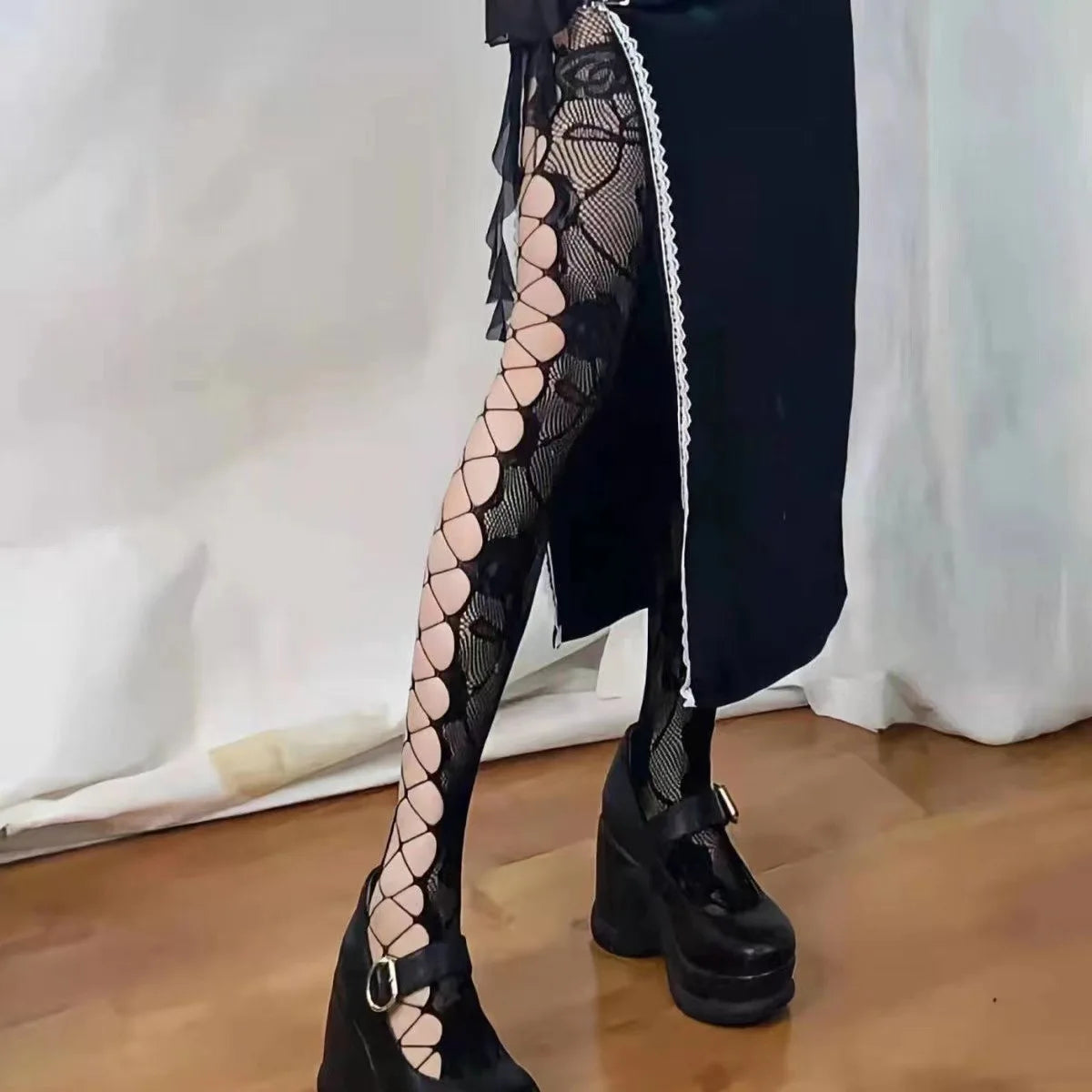1pair White and Black Hollowed Out Lace Mesh Pantyhose Floral Rattan Bottomed Stockings