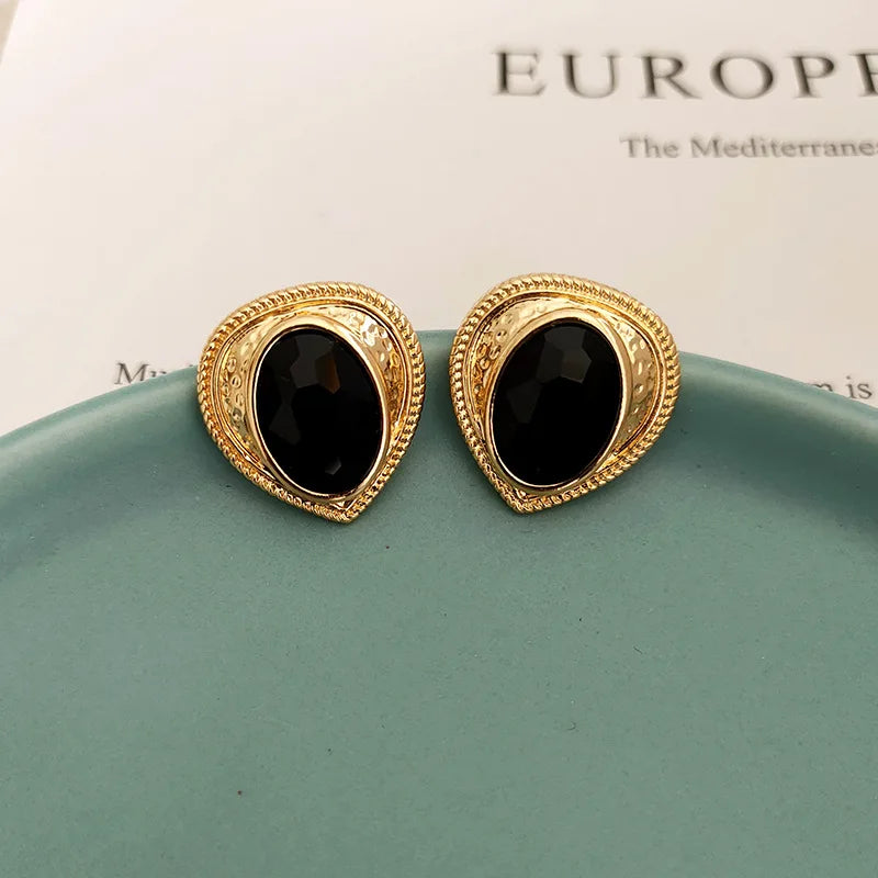 Vintage Medieval Luxury Rhinestone-set Oval Clip on Earrings Non Pierced for Women Retro White Geometric Pearl Ears Clip Jewelry