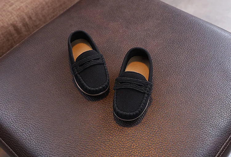 2025 New Fashion Kids Moccasins Soft Bottom Children Flats Retro Classic Boys Girls Casual Shoes Soild Color Versatile Non-slip