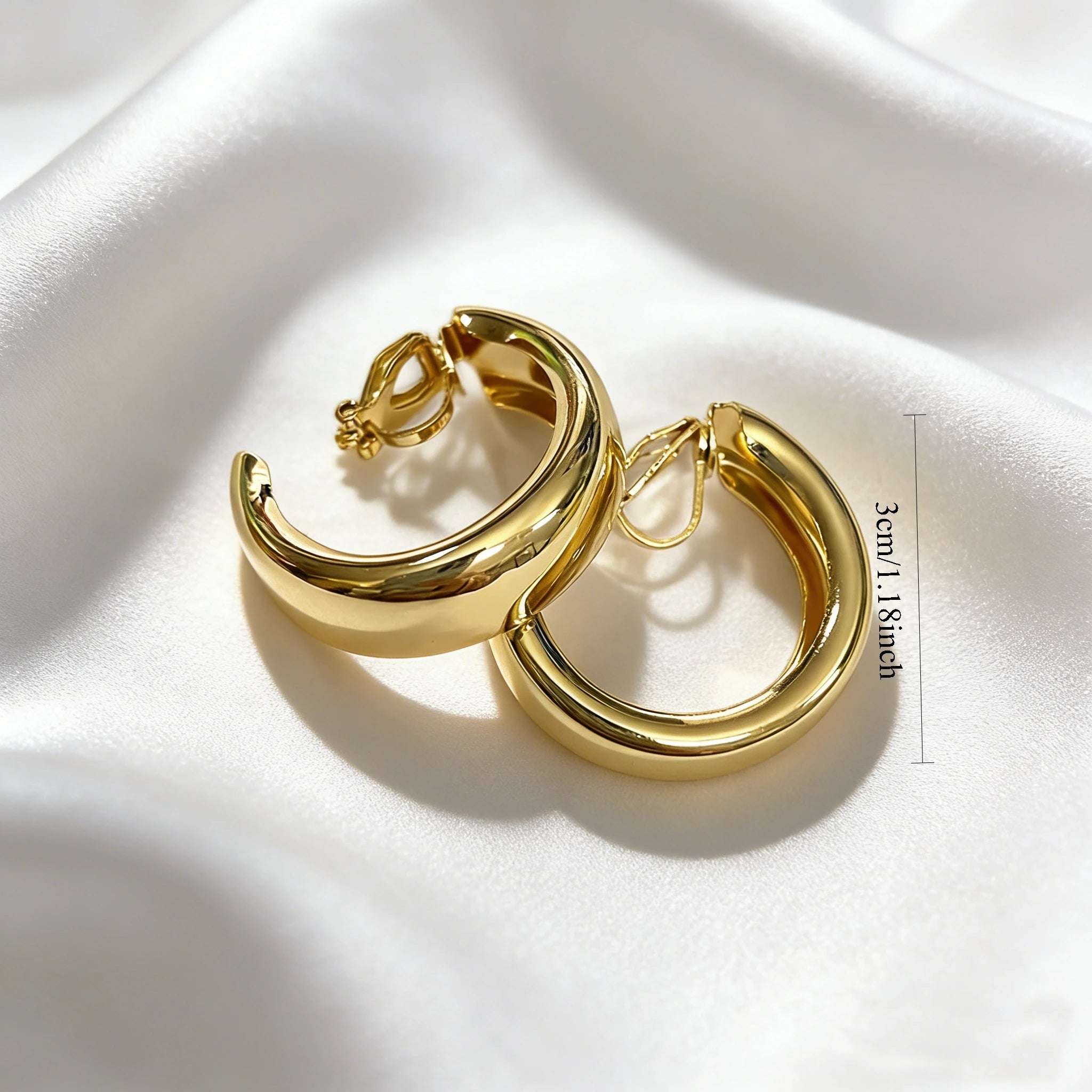 2026 Trendy Gold Crisscross Wide Hoop Clip-On Earrings for Non-Pierced Ears Minimalist Chunky C-Shaped Luxury Statement Jewelry