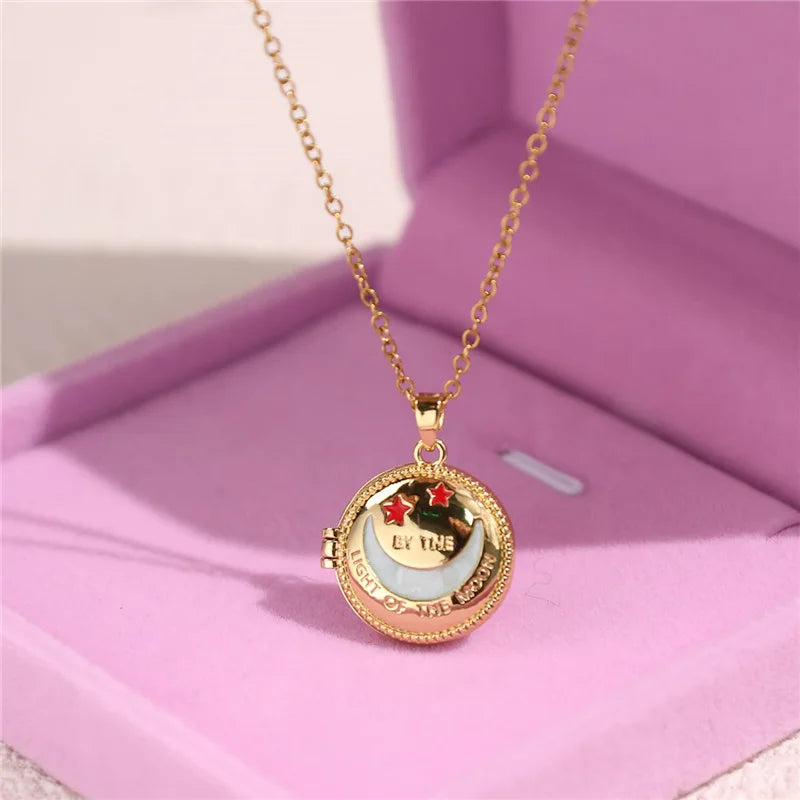 HangZhi Enamel Romantic Pink White Pearl Flower Oval Photo Frame Locket Necklace Vintage Keepsake Jewelry Gift for Women