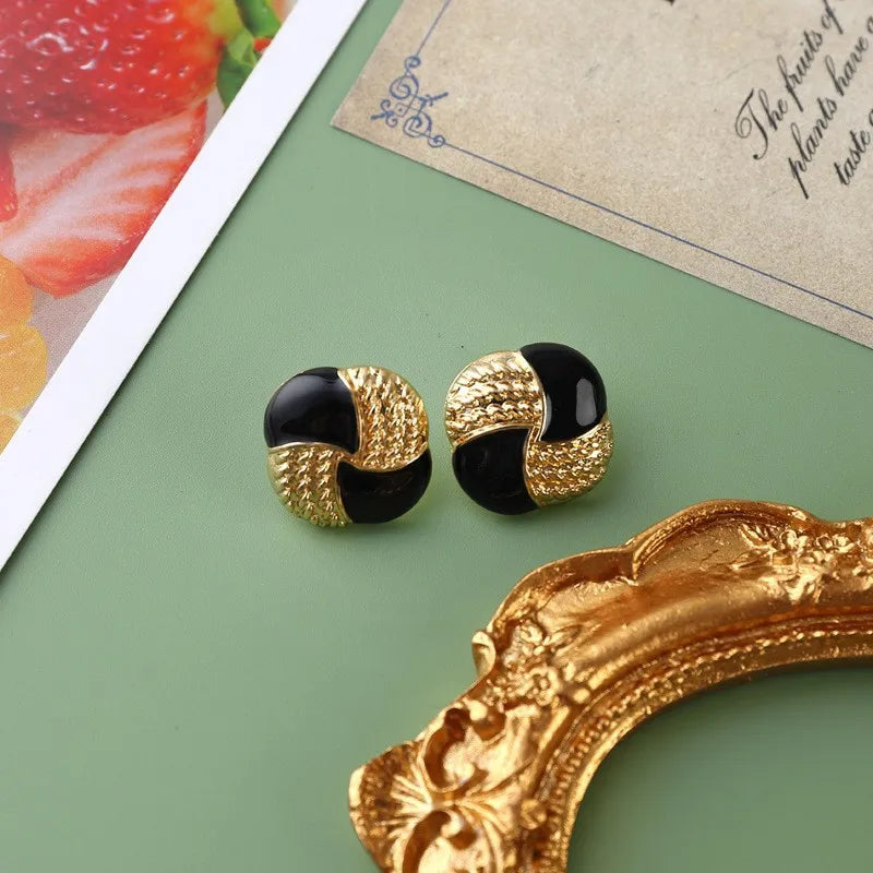 Vintage Medieval Luxury Rhinestone-set Oval Clip on Earrings Non Pierced for Women Retro White Geometric Pearl Ears Clip Jewelry