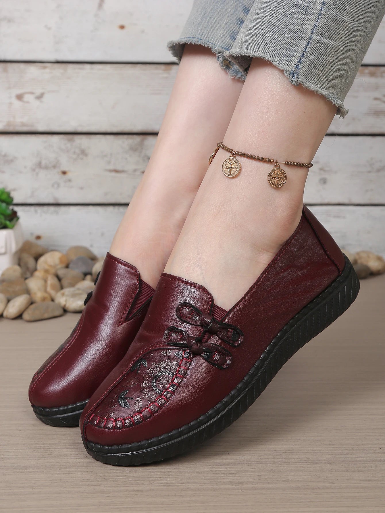 Women's leather flat shoes, spring and autumn women's loafers， single classic mom shoes, anti-slip comfortable and free shipping